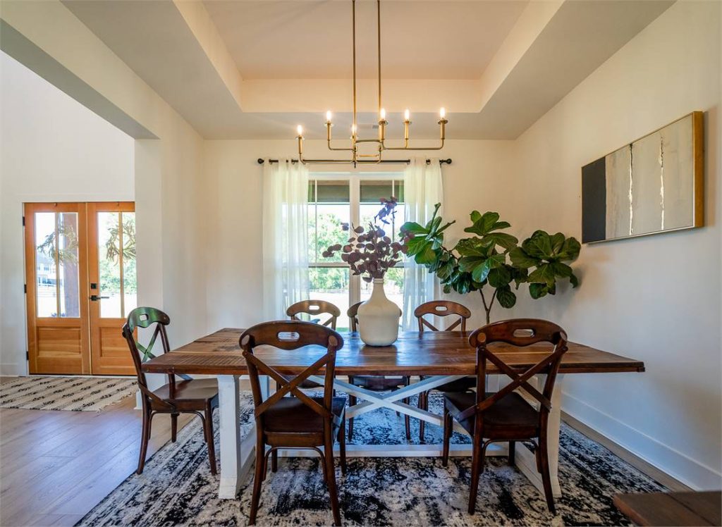 dining room with trayed ceiling