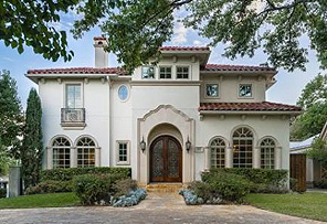 A Stunning Luxury Home with a Narrow Facade to Fit In Anywhere