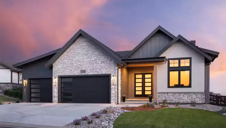 image of transitional house plan 10520