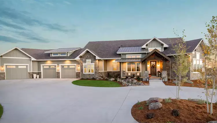 image of transitional house plan 10597