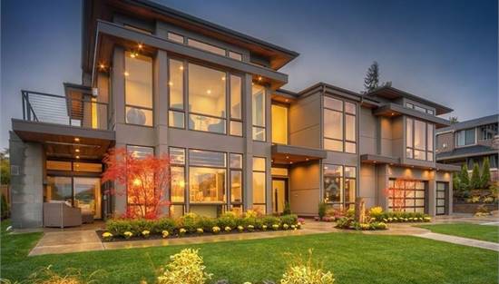 Stunning Modern House with Large, Expansive Windows