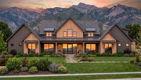 Charming Mountain Farmhouse with 4 Bedrooms
