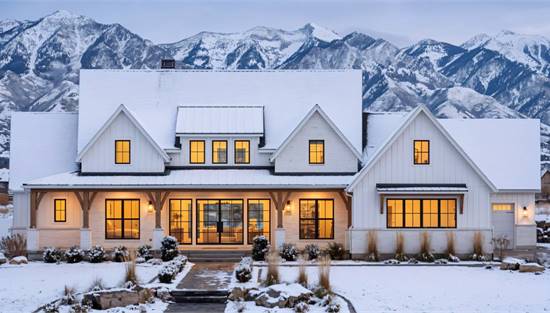 4 Bedroom Farmhouse With Outdoor Living