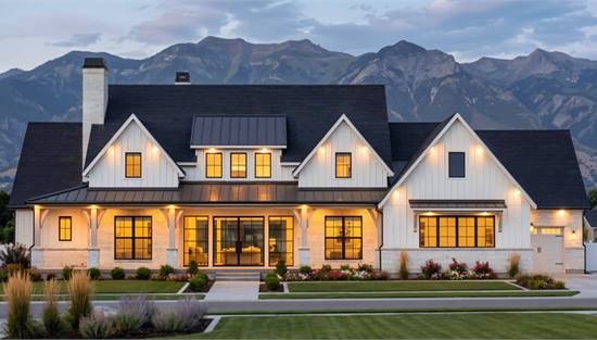 4 Bedroom Farmhouse With Outdoor Living