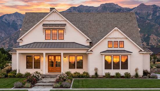 Stylish Cottage with Attached Garage