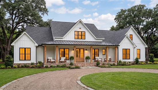 Astonishing Modern Farmhouse with Attached Garage