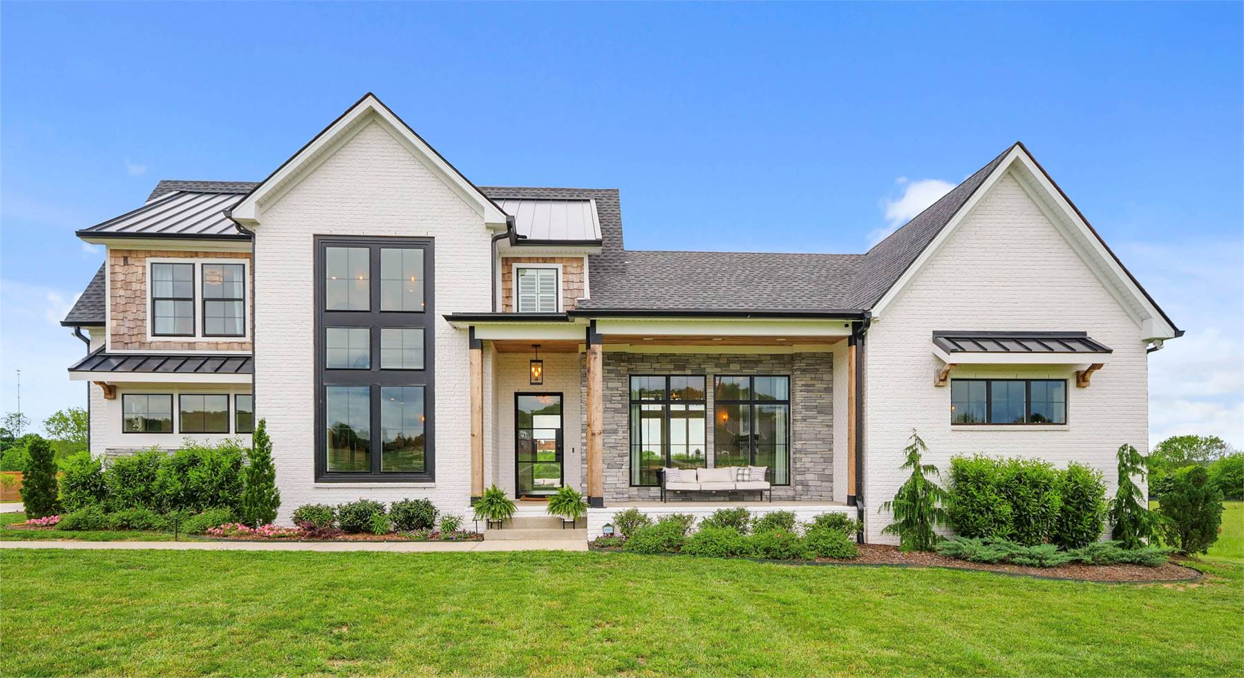 Beautiful Bright and Airy Modern Farmhouse