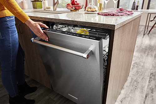 A Dishwasher That Uses Space Better to Fit More